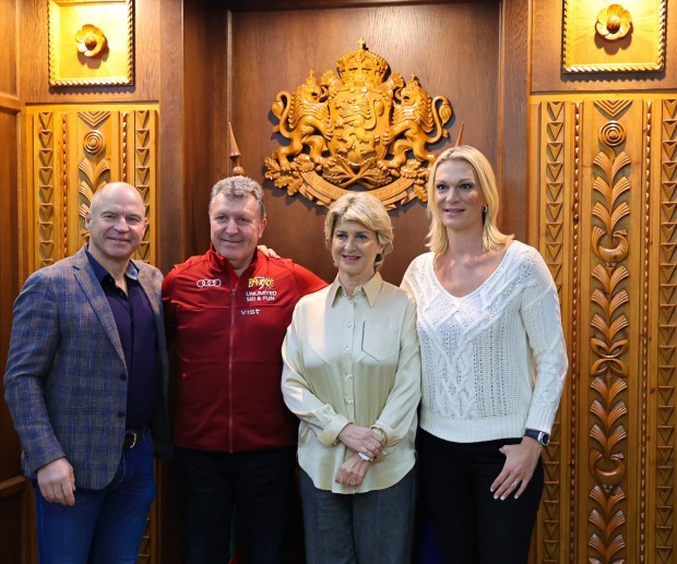 Весела Лечева пожела успех на Банско като организатор на Световната купа по сноуборд