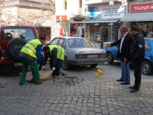 Запълниха огромна дупка на ул."Отец Паисий"