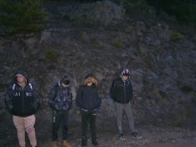 Деца от родопско село вървят с километри пеша, за да стигнат до училище