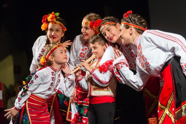 Самодейци от Танцов клуб "Жарава" и Коледарска група ще зарадват с концерт жителите на село Бранище