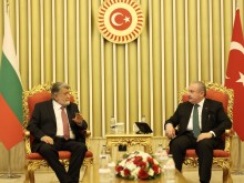 Вежди Рашидов разговаря с председателя на Великото национално събрание на Турция Мустафа Шентоп