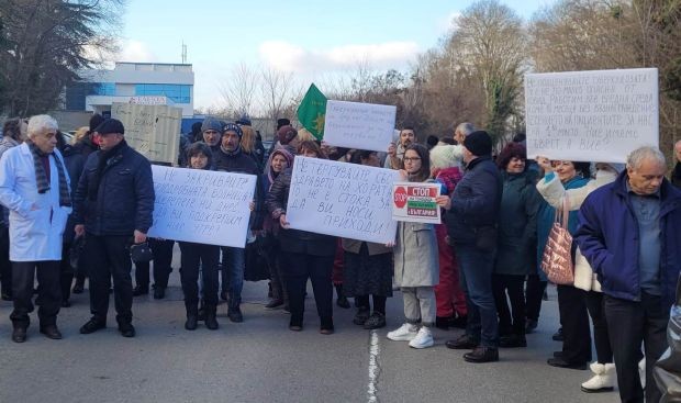 Започна протестът на медиците от Белодробната болница във Варна, предаде