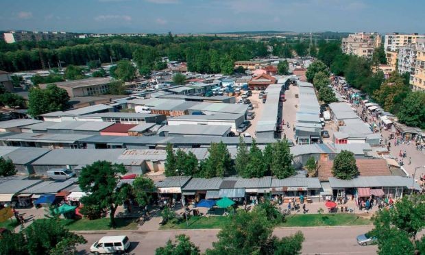 НАП установи 20 нарушения на пазара в Димитровград, проверките продължават