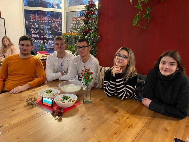Ученици от Добрич посетиха коледна Прага по проект "Творческо и активно образование – тяло, ум, дух"