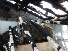 Изоставена стопанска постройка е изгоряла в бургаския кв. "Долно Езерово"