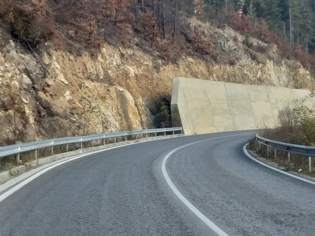 По програма Интеррег Гърция - България са ремонтирани 7 км от път II-86 Средногорци - Рудозем