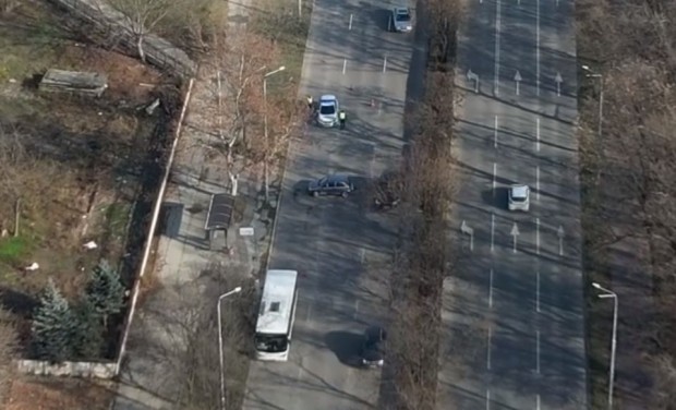 Катастрофа между лек автомобил и автобус на градския транспорт е станала по бул. "Санкт Петербург" в Пловдив