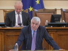 БСП настоява премиерът да обясни какво прави министърът на отбраната в Украйна