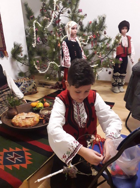 Музейният проект "С България в сърцето" започна с работилница за сурвакници