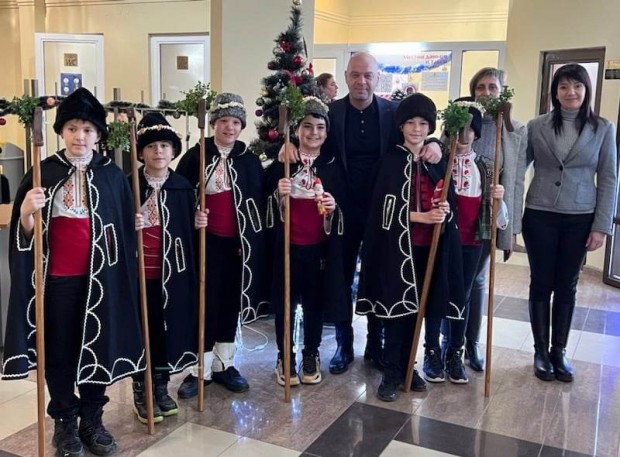 TD Коледен концерт в кметството на Тракия изнесоха деца от 4 ти