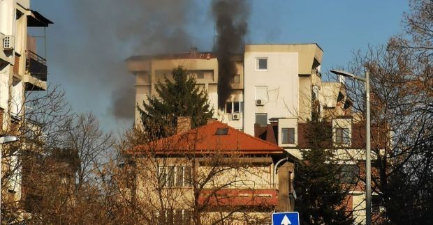 Загина 83-годишна жена при пожар на 8 етаж в жилищна