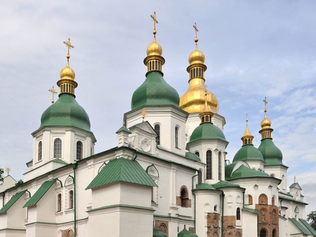 В Украйна са образувани 50 наказателни дела срещу свещеници от УПЦ
