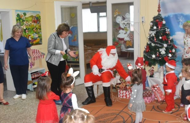 Кметът на Ловеч гостува на ясла и детски градини