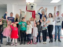 Украинските деца в Пловдив посрещнаха Дядо Коледа и Снежанка