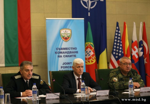 Министър Стоянов: Високо ценим ролята на всеки един български военнослужещ в страната и зад граница