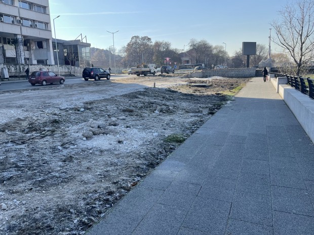 Премахнаха загражденията до кръговото на Водната палата в Пловдив