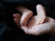 БАПЗГ за разменените бебета: Недопустимо е обществото да бъде настройвано срещу акушерките