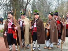 На площад "Свобода" в Добрич на 24 декември коледарска дружина ще представи традиционни песни и наричания