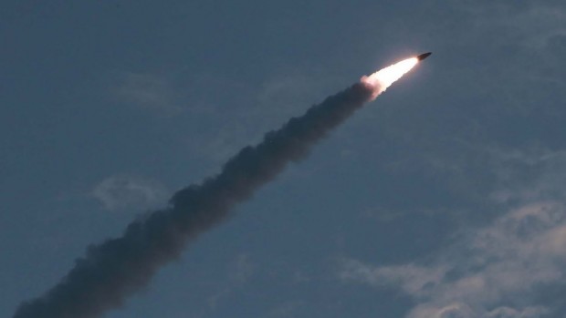 Северна Корея изстреля две балистични ракети от предградие на Пхенян