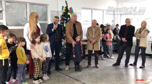 TD Коледни пакети за украинците в бившата Белодробна болница предостави кметът