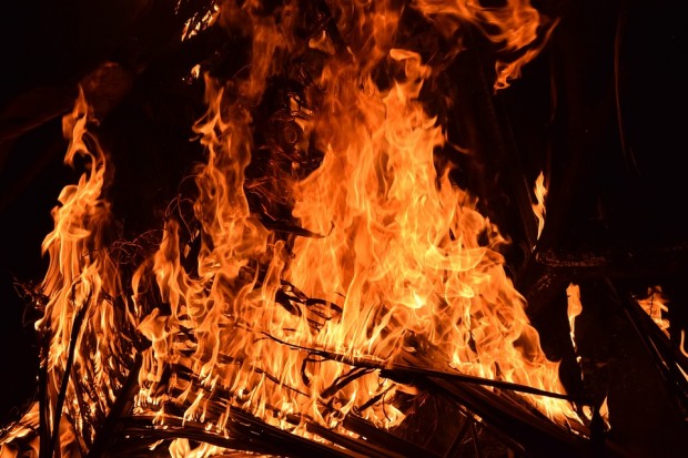 Пожар унищожи напълно търговски обект в курортното село Кранево