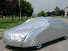 Защо опитни шофьори носят найлон в автомобила си през зимата