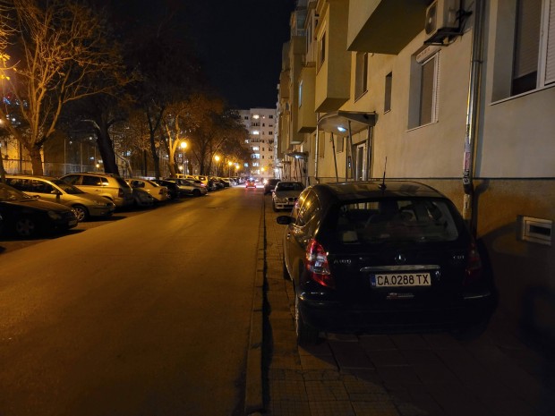 </TD
>Пловдивските шофьори отново се състезават кой да паркира по-нагло. Сериозна