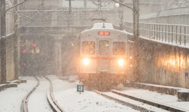 Обилен снеговалеж причини смъртта на 17 души в Япония а повече