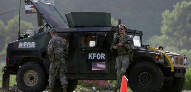Представители на Международната мисия под егидата на НАТО в Косово