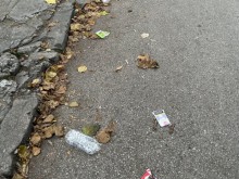Възмутен пловдивчанин: Вземете мерки, не сме чистачи на учениците от Спортното!