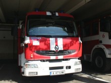 Самозапалил се тежкотоварен автомобил затруднява движението по пътя София - Варна