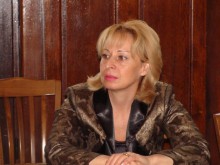 Събарят порутена сграда и правят градинка