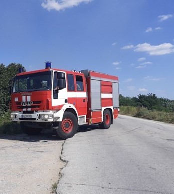 Временно е ограничено движението в участък между Добрич и Варна поради самозапалило се ремарке