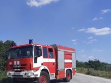 Временно е ограничено движението в участък между Добрич и Варна поради самозапалило се ремарке