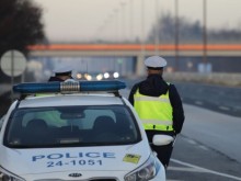 Пиян шофьор, без книжка и с нередовна кола заловиха в Драганово