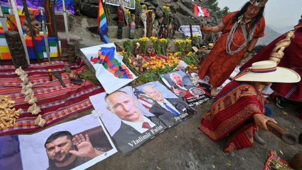 Край на войната в Украйна през август 2023 година, видяха в ритуал с листа от кока шаманите в Перу