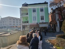 Тази опашка в Пловдив няма край