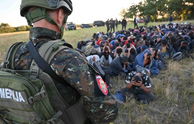 Сръбската полиция арестува 109 мигранти близо до Суботица
