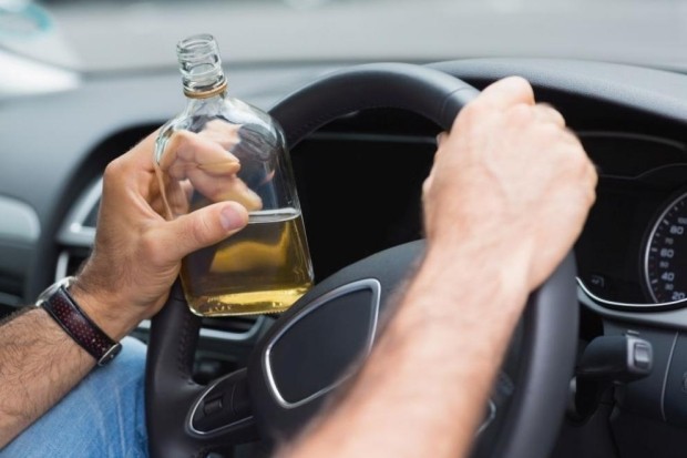 Пиян шофьор управлявал нерегистриран автомобил и без книжка е задържан