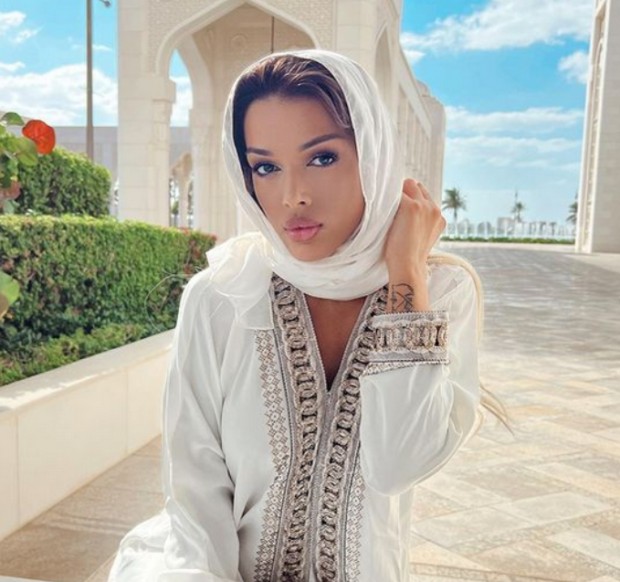 Певицата Диона се отдаде на заслужена почивка в топъл Дубай