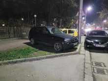 Наглост по пловдивски: Имам джип, паркирам, където и както си искам