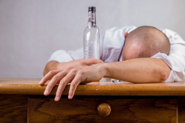 Българинът консумира средно по 40 милилитра дестилиран алкохол на ден –