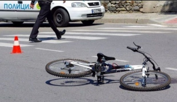 </TD
>Велосипедист е бил блъснат в Бургас, съобщиха от полицията. Инцидентът