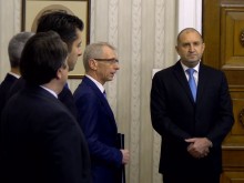 Румен Радев връчи втория проучвателен мандат