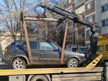 Акция по премахване на стари автомобили в столичния район "Изгрев"