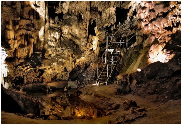 Рекорден брой туристи посетиха пещера "Леденика" през почивните дни