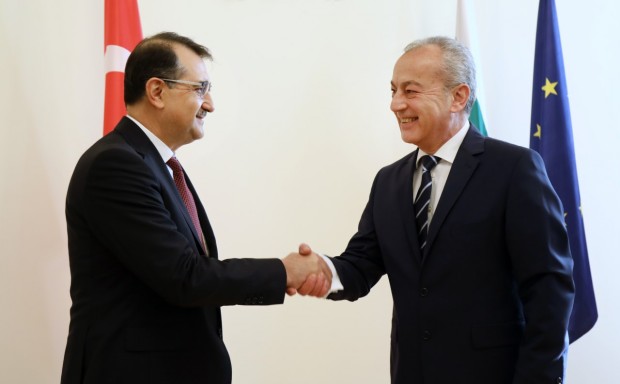 Донев: Споразумението между "Булгаргаз" и "Боташ" е ключов момент за партньорството ни с Турция