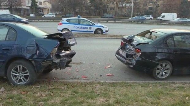 МВР започна дисциплинарна проверка срещу полицая, блъснал няколко автомобила в София