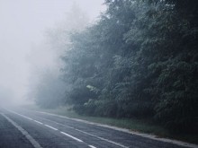 АПИ: Гъста мъгла затруднява движението в района на Ивайловград
