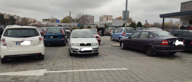TD И с пловдивска регистрация не умеят да паркират на паркинга